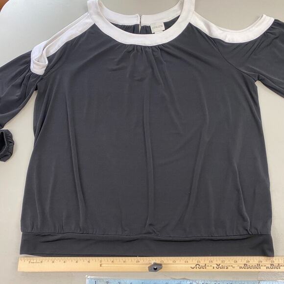 Chicos 2 Cold Shoulder Top Solid Black White Contrast Blouson Going Out Large - Picture 10 of 13